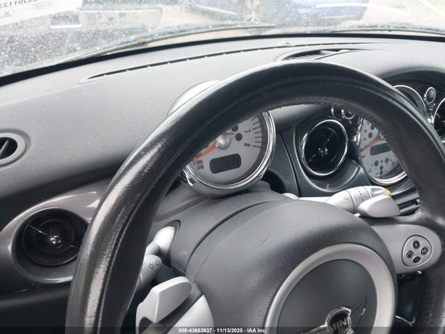 2006 MINI COOPER S WMWRH33566TK59735 Photo 6