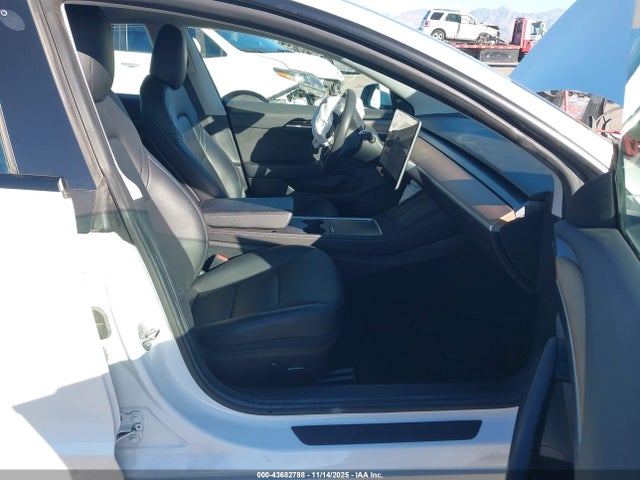 2021 TESLA MODEL 3 5YJ3E1EB9MF085877 Photo 4