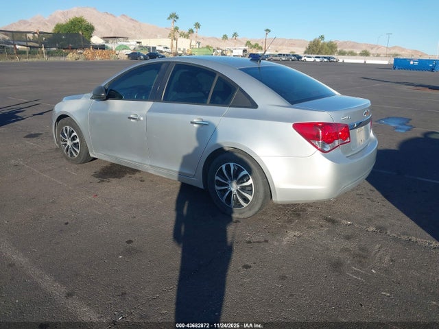 2013 CHEVROLET CRUZE 1G1PA5SH1D7112646 Photo 2