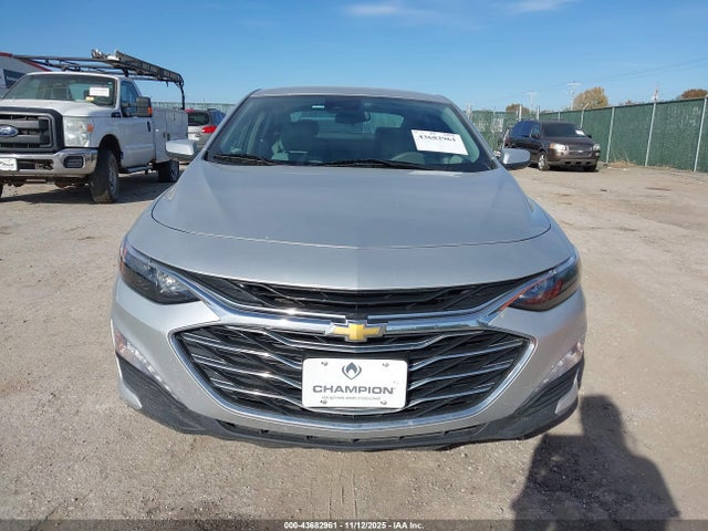 1G1ZD5ST0NF111208 Chevrolet Malibu Fwd Lt