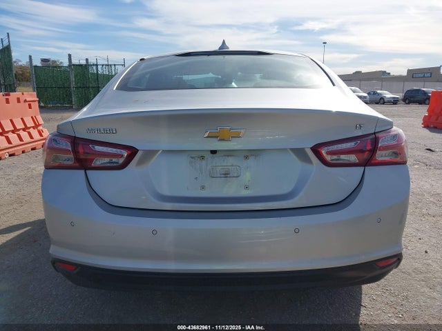 1G1ZD5ST0NF111208 Chevrolet Malibu Fwd Lt