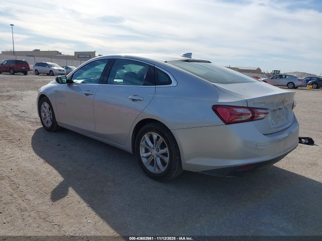 1G1ZD5ST0NF111208 Chevrolet Malibu Fwd Lt