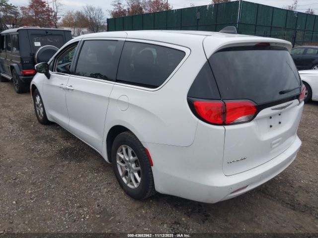 2022 CHRYSLER VOYAGER 2C4RC1CG7NR102700 Photo 2