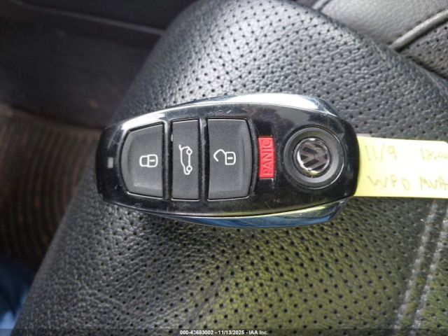 2017 VOLKSWAGEN TOUAREG WVGRF7BP6HD006412 Photo 10