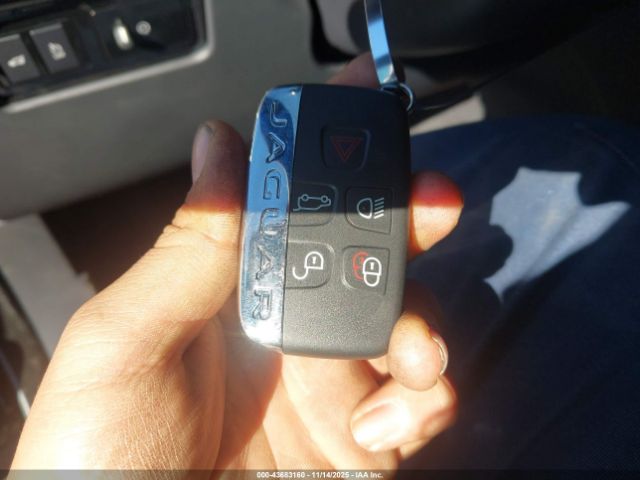 2020 JAGUAR F-PACE SADCX2GX2LA652385 Photo 10