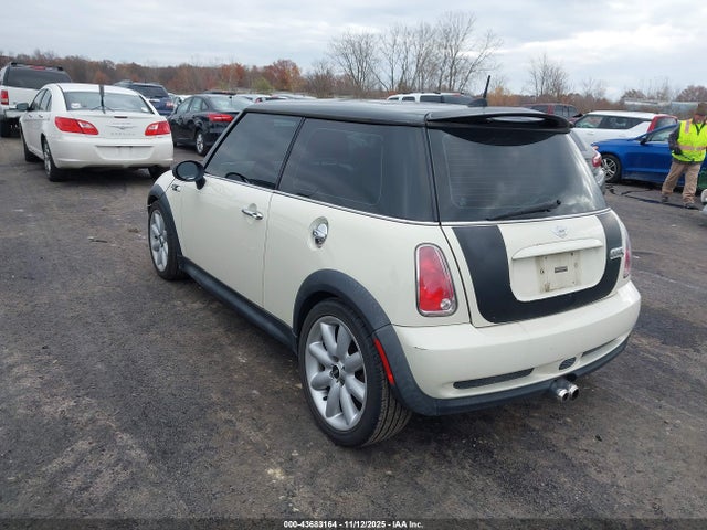 2006 MINI COOPER S WMWRE33536TL19270 Photo 2