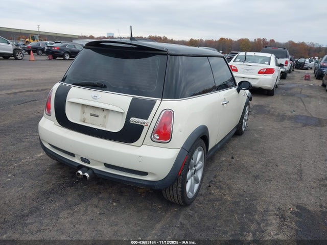 2006 MINI COOPER S WMWRE33536TL19270 Photo 3