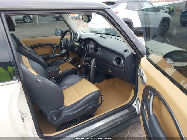 2006 MINI COOPER S WMWRE33536TL19270 Photo 4