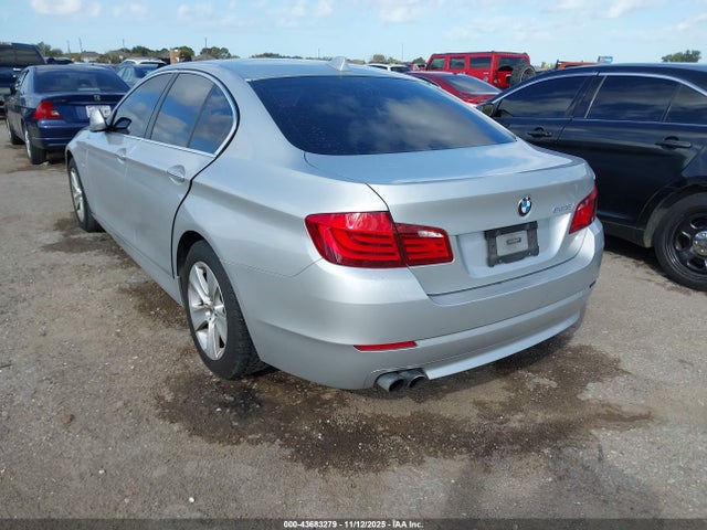 2013 BMW 528I WBAXG5C58DDY35077 Photo 2