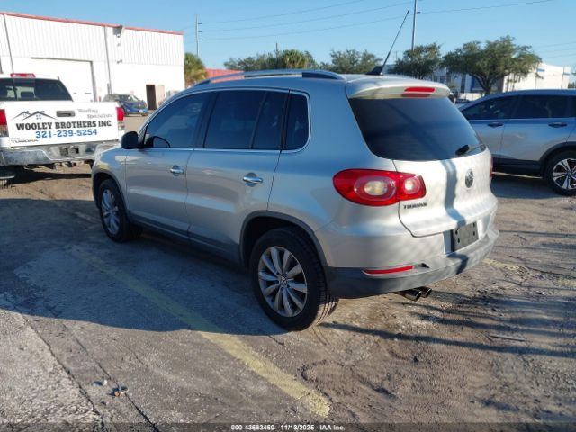 2011 VOLKSWAGEN TIGUAN WVGAV7AX8BW526317 Photo 2