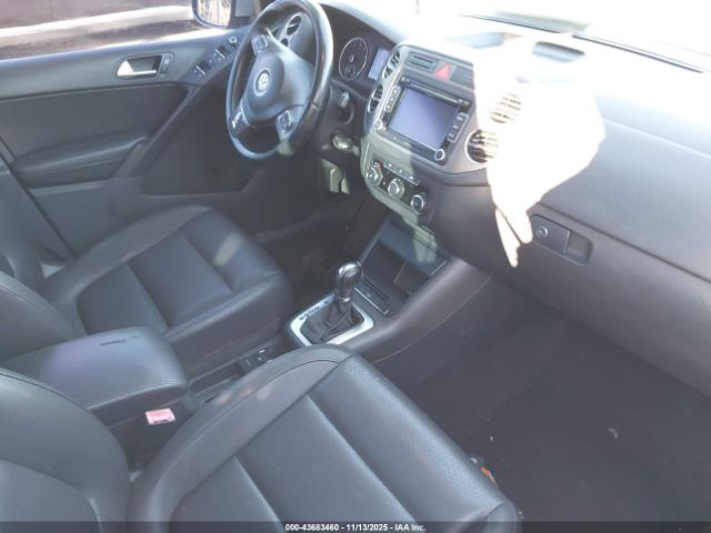 2011 VOLKSWAGEN TIGUAN WVGAV7AX8BW526317 Photo 4