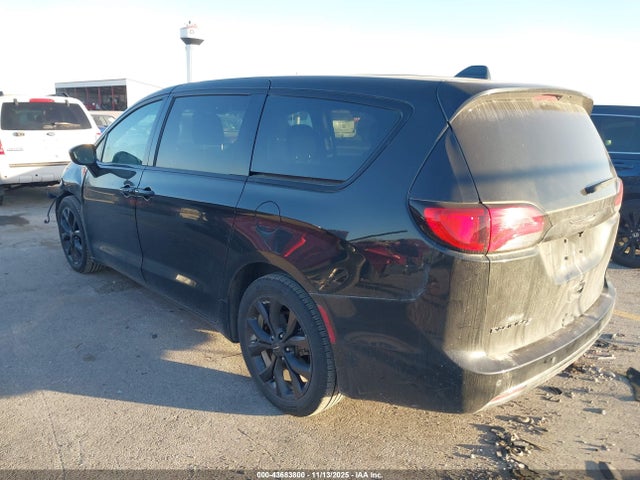 2019 CHRYSLER PACIFICA 2C4RC1FG6KR560610 Photo 2