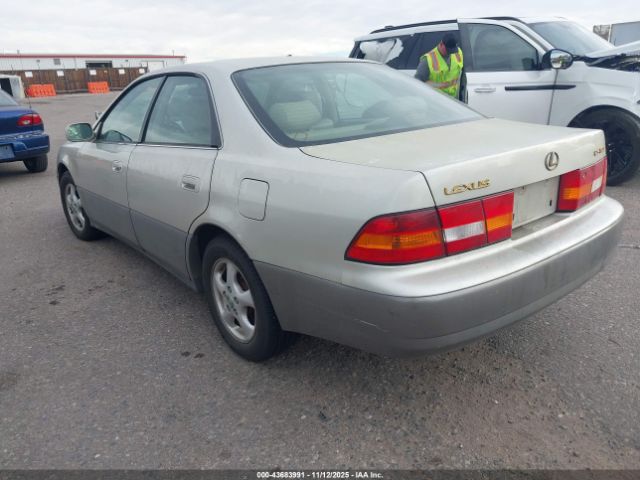 1997 LEXUS ES 300 JT8BF22G8V5003055 Photo 2