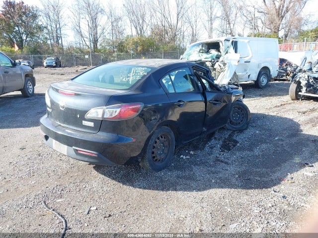 2011 MAZDA MAZDA3 JM1BL1UF4B1460912 Photo 3