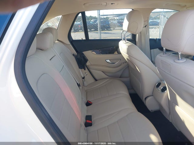 43684100 :رقم المزاد ، WDC0G4KB8JV034784 vin ، 2018 Mercedes-benz Glc 300 4matic مزاد بيع
