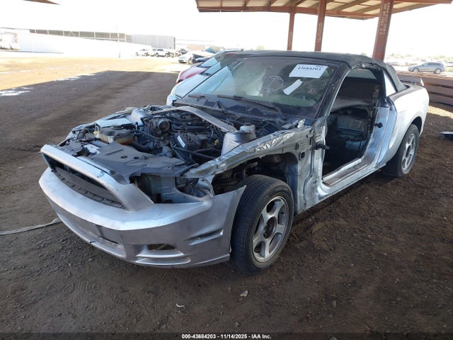 Ford Mustang V6 Premium 2014 1ZVBP8EM3E5272001 Image 2