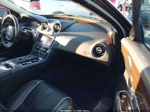 2011 JAGUAR XJ SAJWA2GE3BMV09243 Photo 4