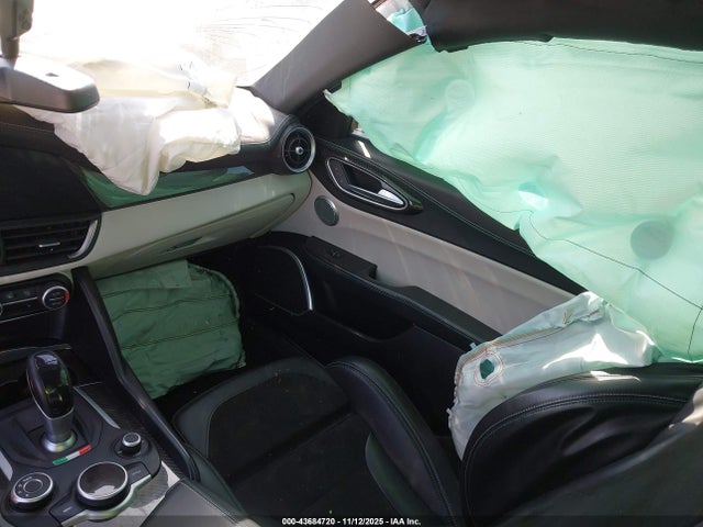 2018 ALFA ROMEO GIULIA ZARFAEAV8J7577341 Photo 4