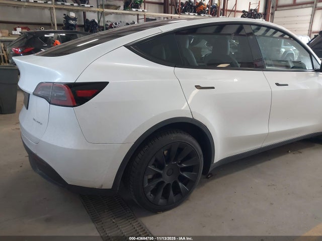 2023 TESLA MODEL Y 7SAYGDEE1PA177520 Photo 3