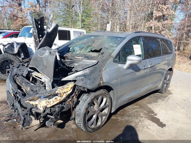 43684822 :رقم المزاد ، 2C4RC1GG2KR714051 vin ، 2019 Chrysler Pacifica Limited مزاد بيع
