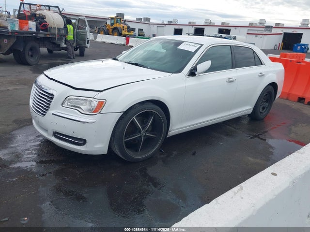 Chrysler 300 2014 2C3CCAAG9EH336159 Image 2