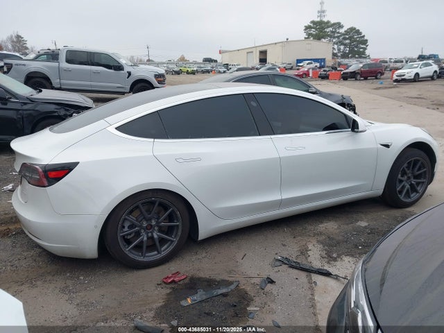 Tesla Model 3 Long Range/performance 2018 5YJ3E1EB0JF086332 Image 13