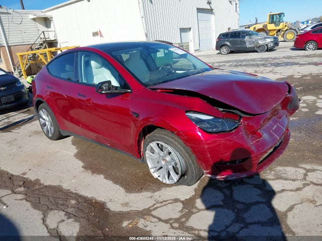 2024 TESLA MODEL Y 7SAYGDEE2RA226677 Photo 0