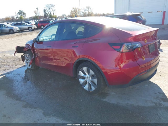 2024 TESLA MODEL Y 7SAYGDEE2RA226677 Photo 2