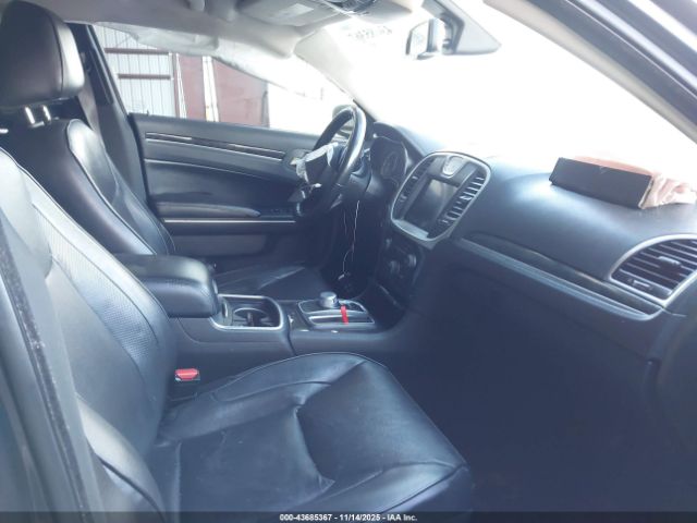 2019 CHRYSLER 300 2C3CCAEG0KH693512 Photo 4