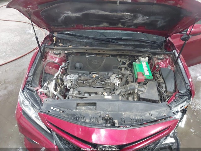 4T1B11HK1JU621562 Toyota CAMRY SE