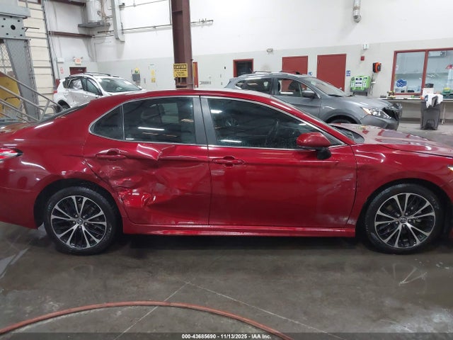 4T1B11HK1JU621562 Toyota CAMRY SE