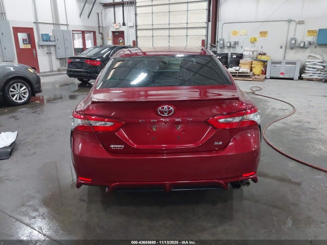 4T1B11HK1JU621562 Toyota CAMRY SE