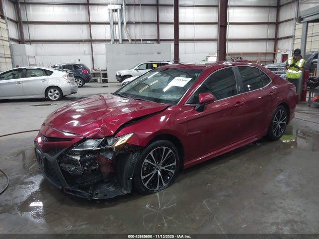 4T1B11HK1JU621562 Toyota CAMRY SE