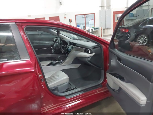 4T1B11HK1JU621562 Toyota CAMRY SE