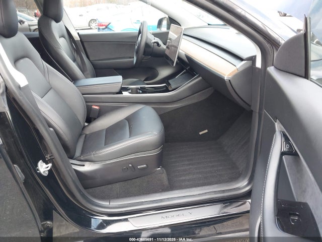 2020 TESLA MODEL Y 5YJYGDEE0LF042815 Photo 4