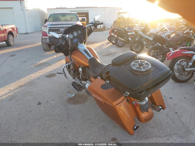 2014 HARLEY-DAVIDSON FLHX 1HD1KBM17EB696329 Photo 2