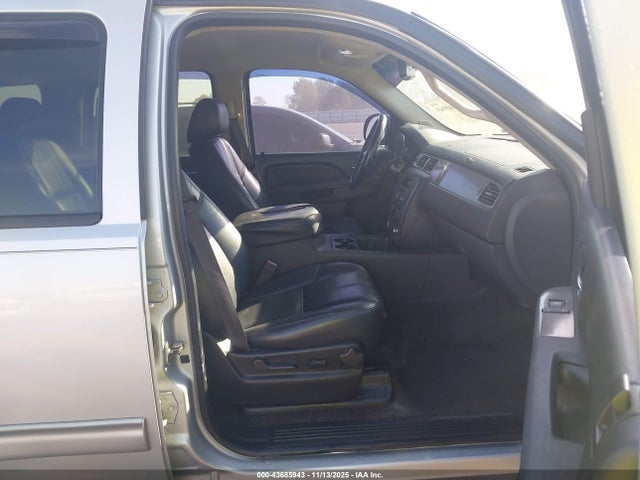 2011 CHEVROLET TAHOE 1GNSKBE02BR150219 Photo 4