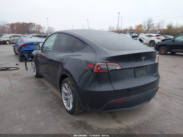 2024 TESLA MODEL Y 7SAYGDEE9RA265508 Photo 2