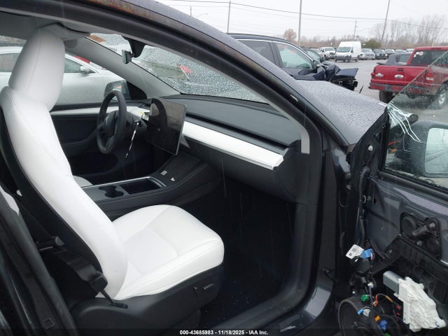 2024 TESLA MODEL Y 7SAYGDEE9RA265508 Photo 4
