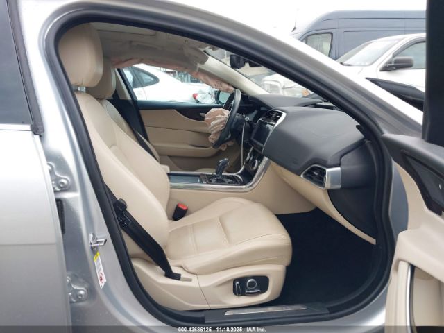 2020 JAGUAR XE SAJAJ4FX5LCP64380 Photo 4