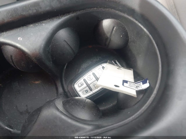43686178 :رقم المزاد ، 2C4RC1DG8MR527307 vin ، 2021 Chrysler Voyager Lxi مزاد بيع