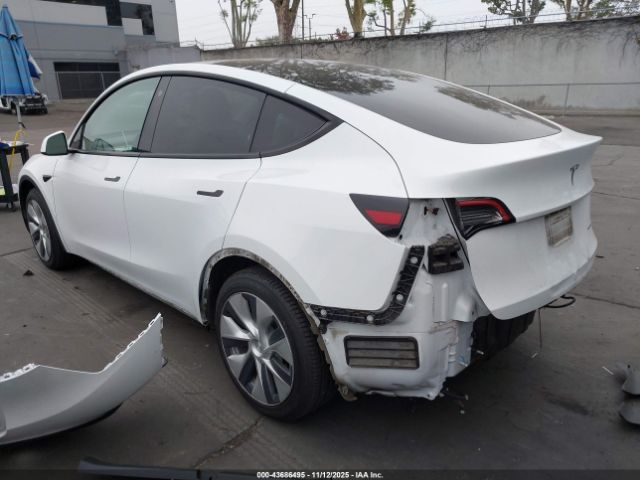 2021 TESLA MODEL Y 5YJYGDEE2MF230950 Photo 2