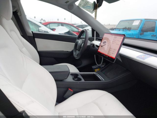 2021 TESLA MODEL Y 5YJYGDEE2MF230950 Photo 4