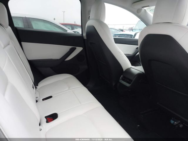 2021 TESLA MODEL Y 5YJYGDEE2MF230950 Photo 7