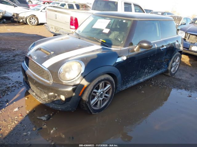 2011 MINI COOPER S WMWSV3C5XBTY11998 Photo 1
