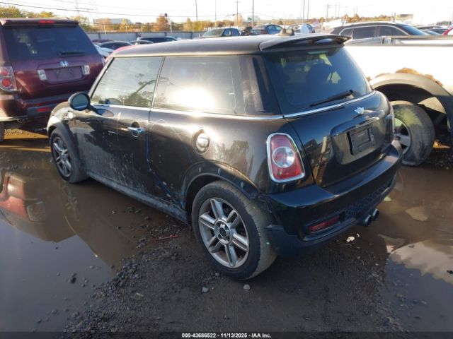 2011 MINI COOPER S WMWSV3C5XBTY11998 Photo 2