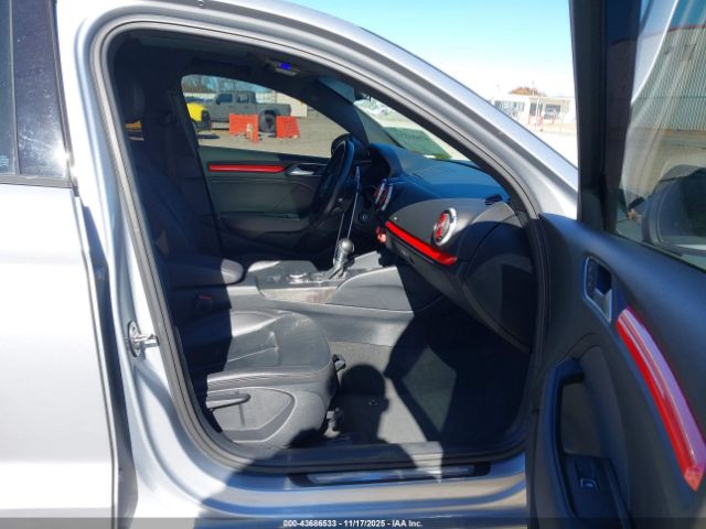 2018 AUDI A3 WAUAUHFF0J1056161 Photo 4