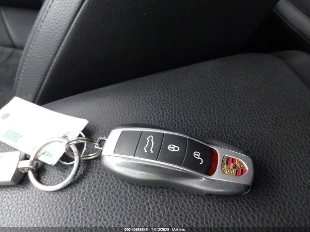 2018 PORSCHE MACAN WP1AA2A57JLB12705 Photo 10