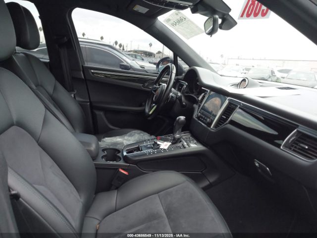 2018 PORSCHE MACAN WP1AA2A57JLB12705 Photo 4