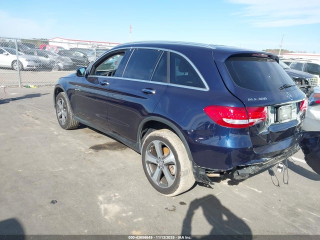 2017 MERCEDES-BENZ GLC 300 WDC0G4JBXHF132639 Photo 2